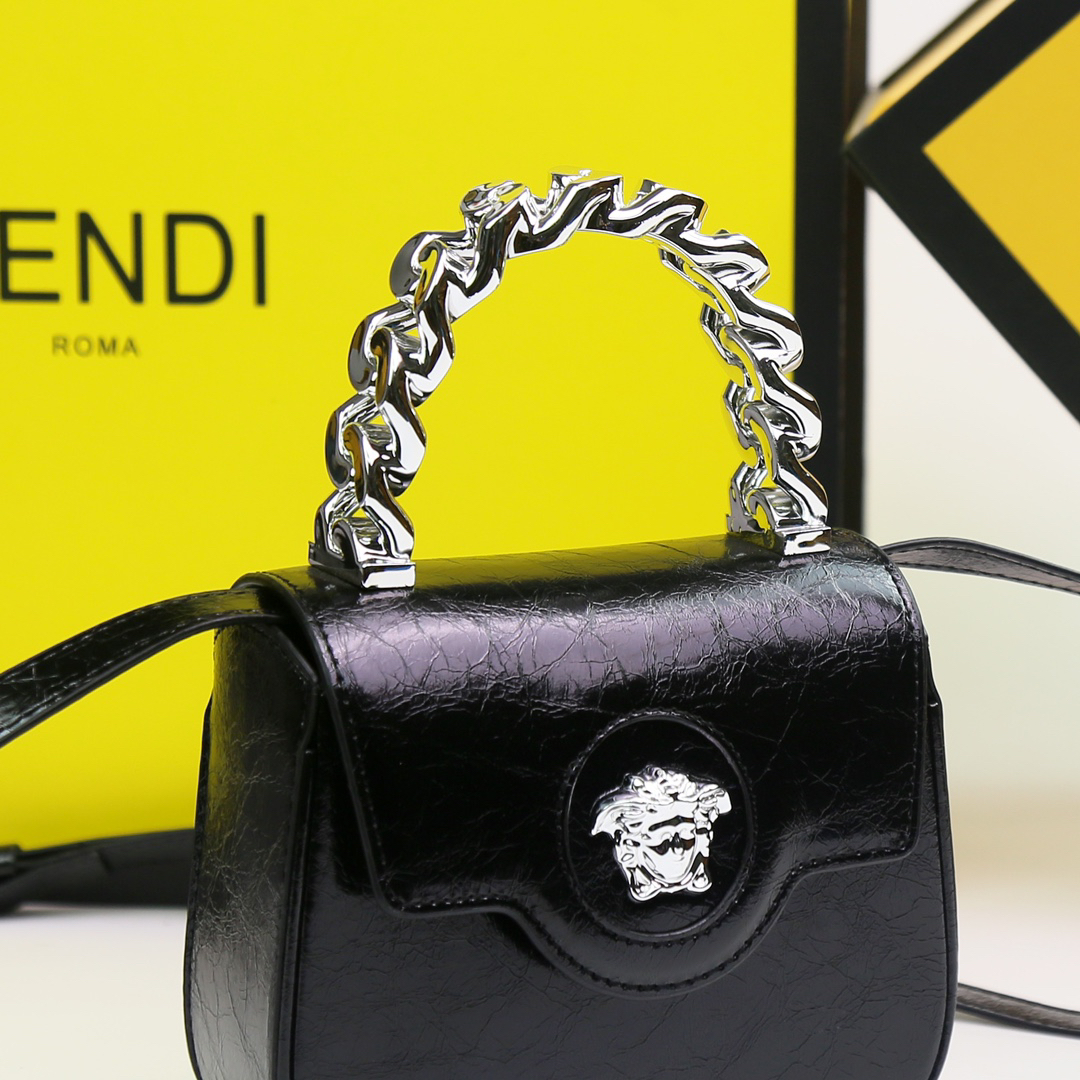フェンディ「Fendi」バッグ ハンドバッグ