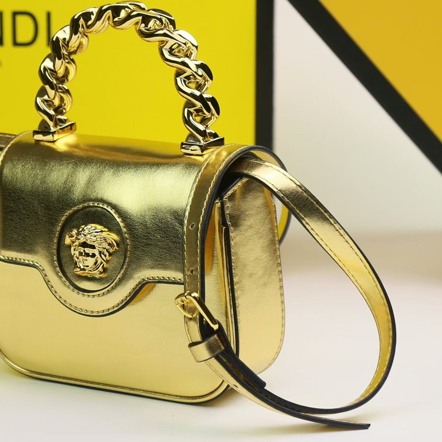 フェンディ「Fendi」バッグ ハンドバッグ