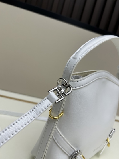 ジバンシィ「Givenchy」バッグ レディース おしゃれ ショルダーバッグ