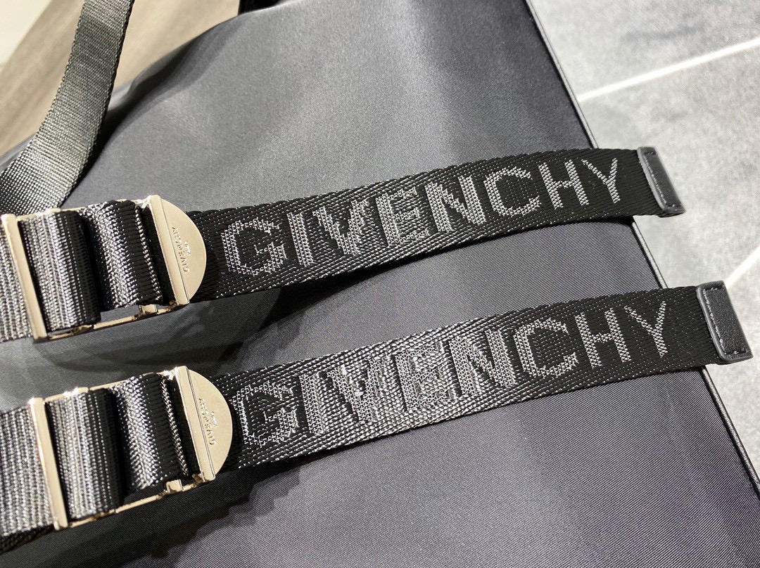 ジバンシィ「Givenchy」バッグ おしゃれなメンズリュックサック