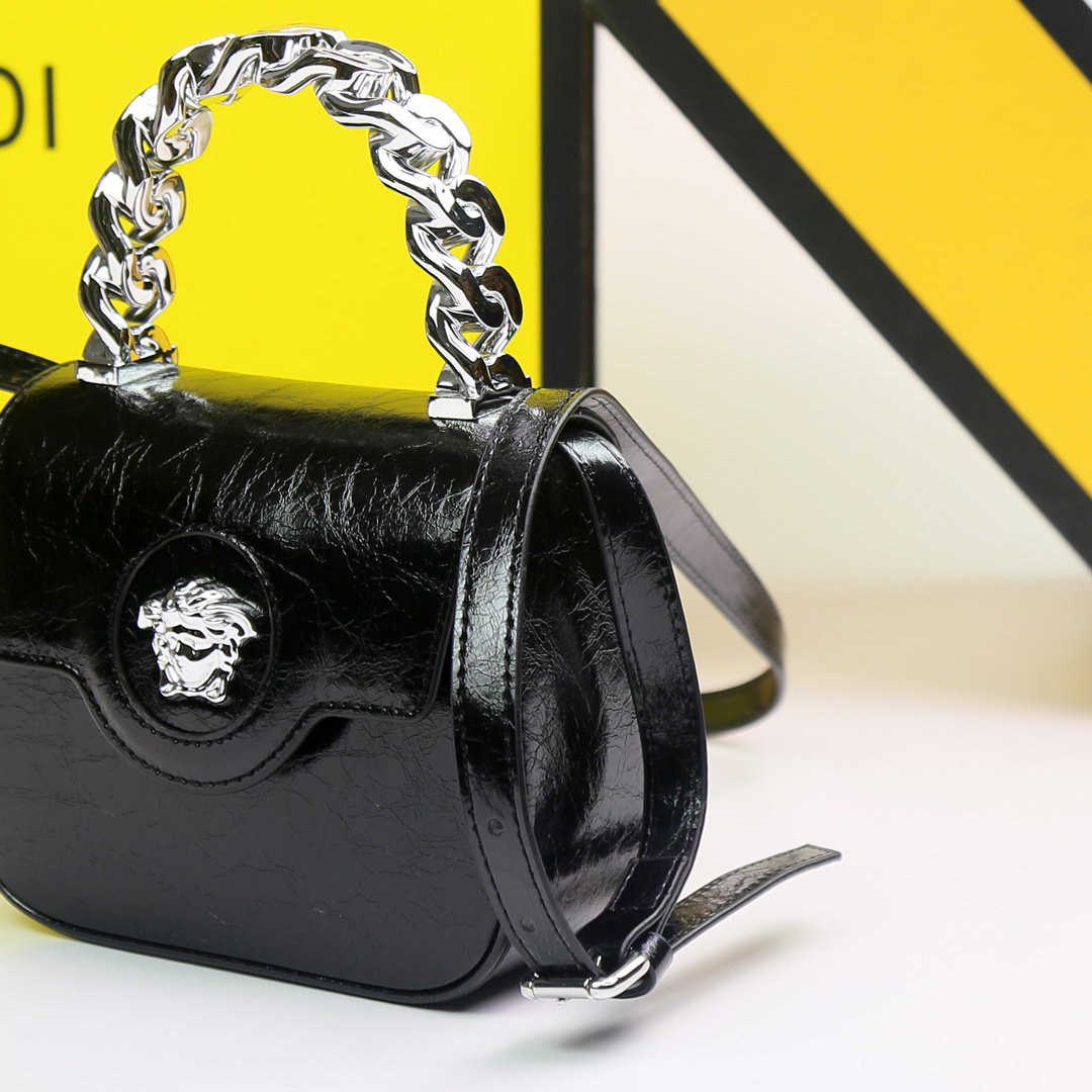 フェンディ「Fendi」バッグ ハンドバッグ