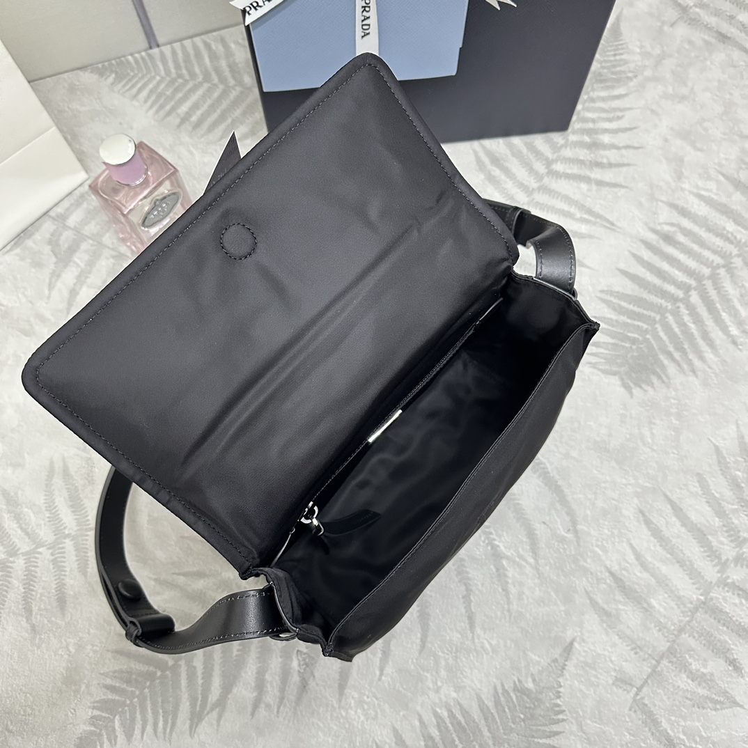 プラダ「Prada」バッグ メンズバッグ