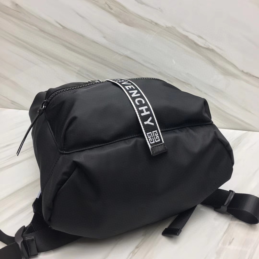 ジバンシィ「Givenchy」バッグ おしゃれなメンズリュックサック