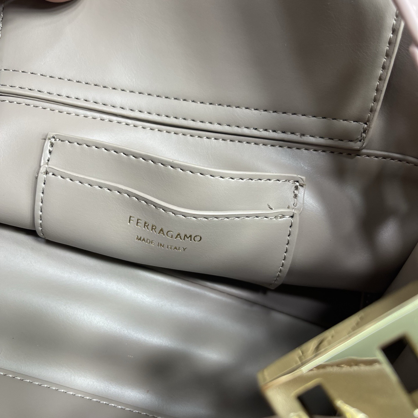 フェラガモ「Ferragamo」バッグ レディース おしゃれ ショルダーバッグ