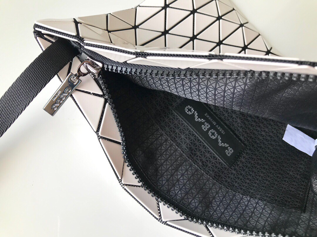 イッセイミヤケ「Issey Miyake」バッグ レディース おしゃれ ショルダーバッグ