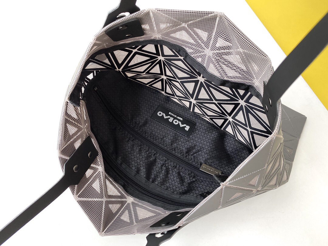イッセイミヤケ「Issey Miyake」バッグ レディース おしゃれ ショルダーバッグ