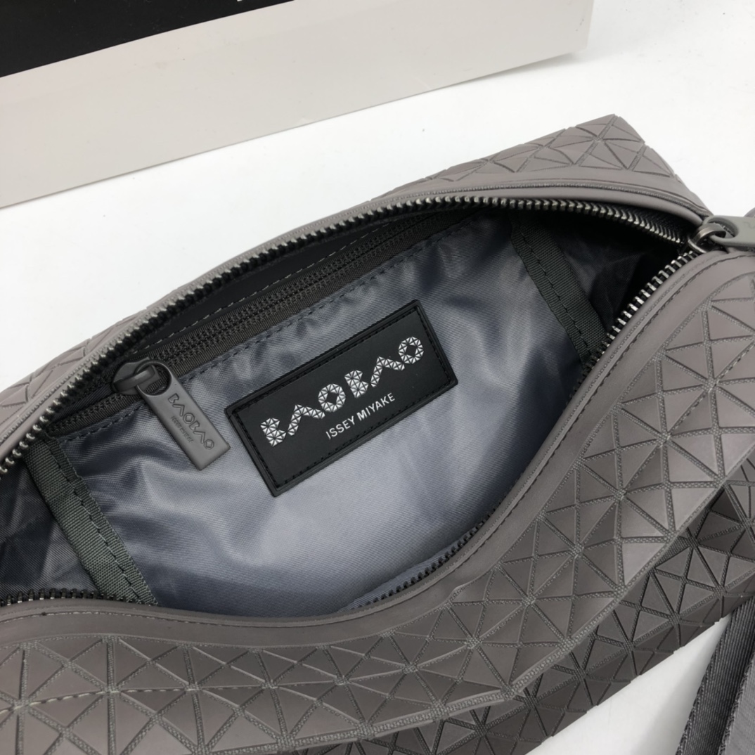 イッセイミヤケ「Issey Miyake」バッグ レディース おしゃれ ショルダーバッグ