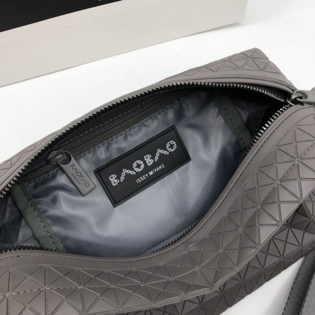 イッセイミヤケ「Issey Miyake」バッグ レディース おしゃれ ショルダーバッグ