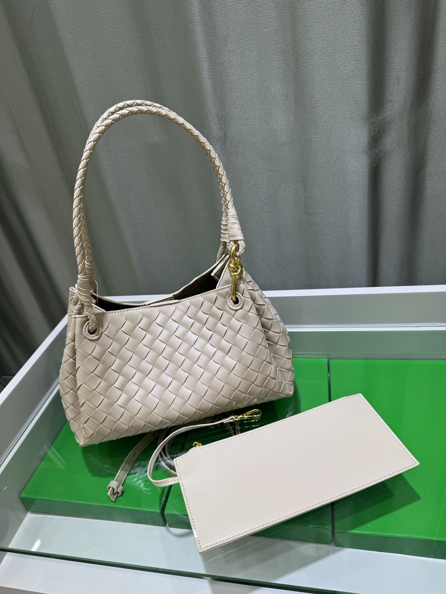 ボッテガ ヴェネタ「Bottega Veneta」バッグ レディース おしゃれ ショルダーバッグ