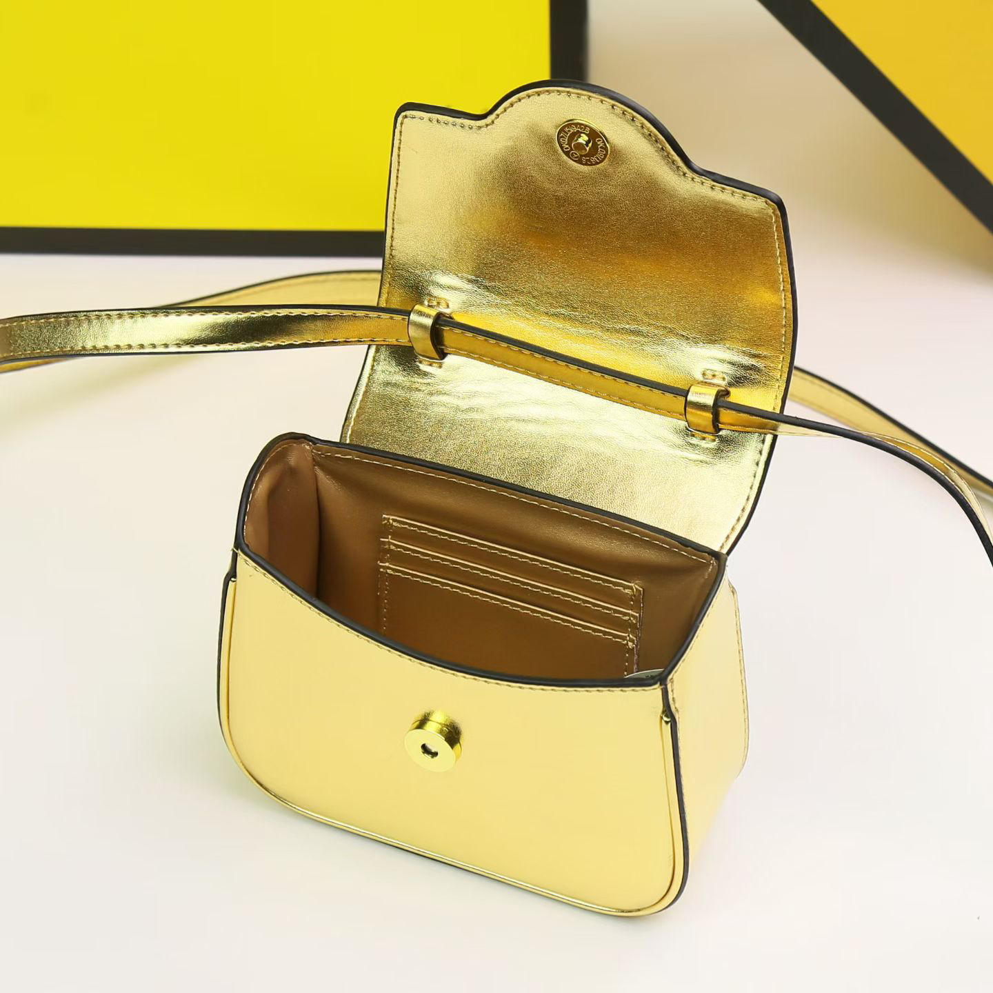 フェンディ「Fendi」バッグ ハンドバッグ