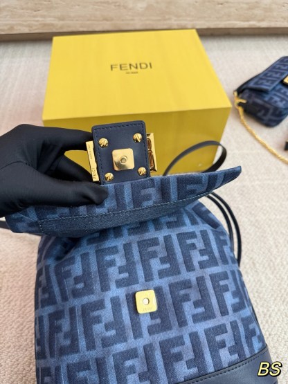 フェンディ「Fendi」バッグ リュック