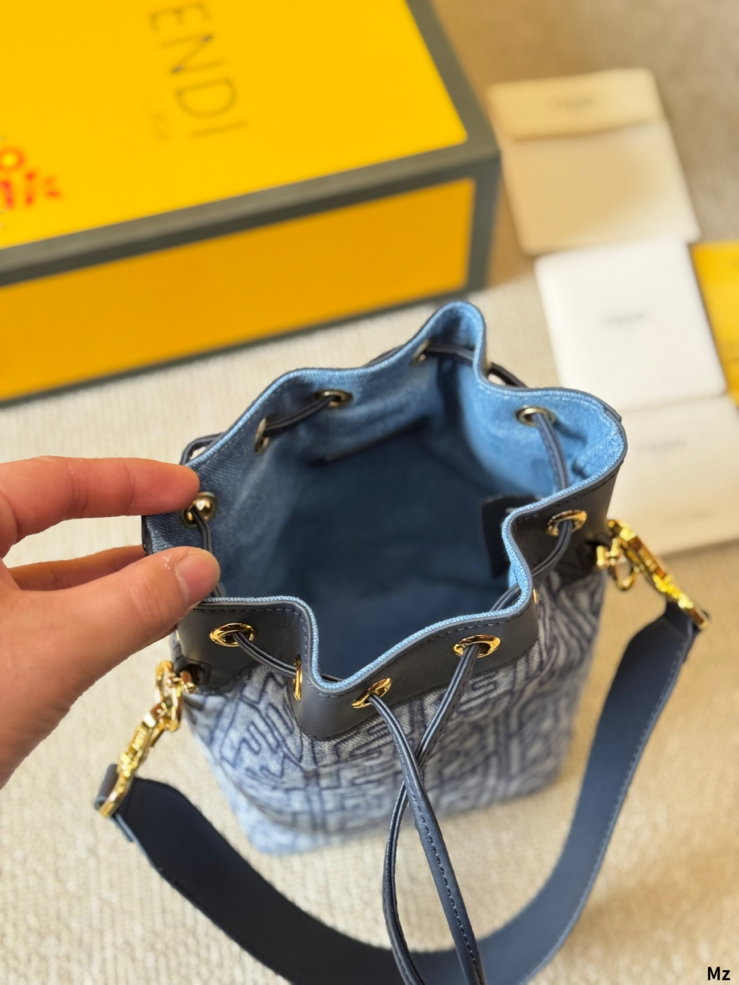 フェンディ「Fendi」バッグ クロスボディバッグ