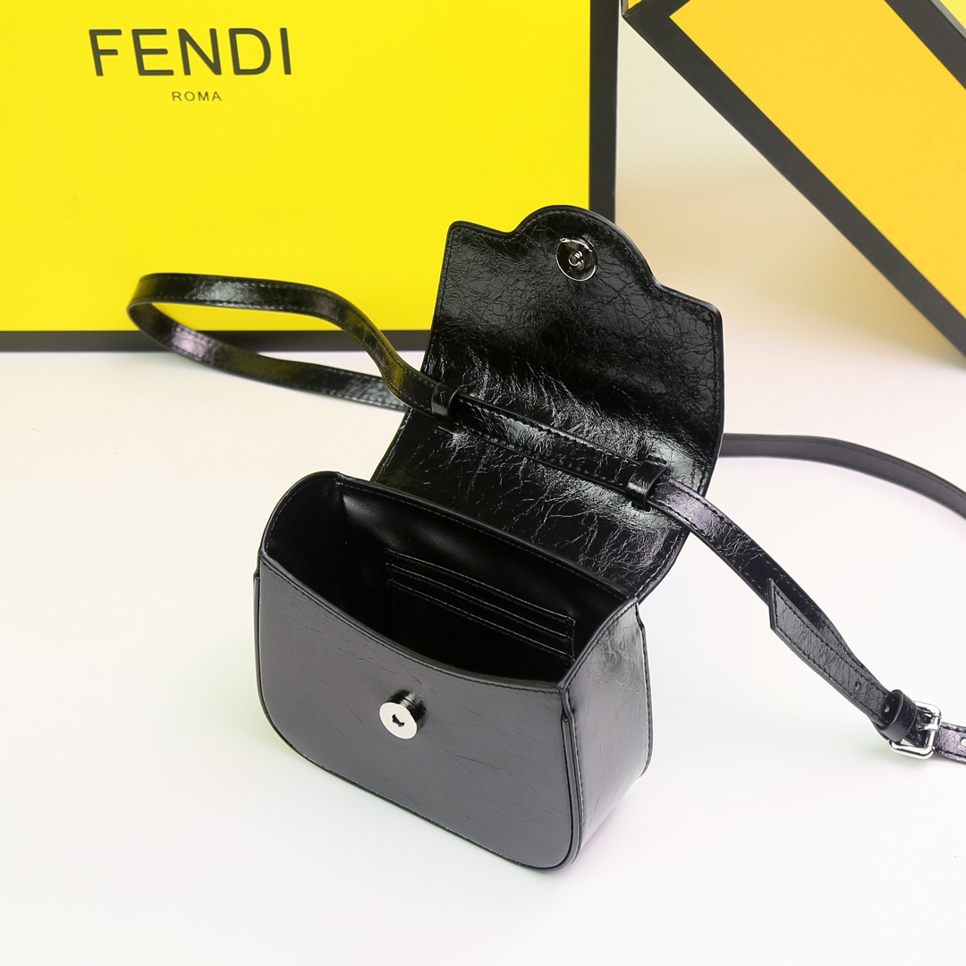 フェンディ「Fendi」バッグ ハンドバッグ