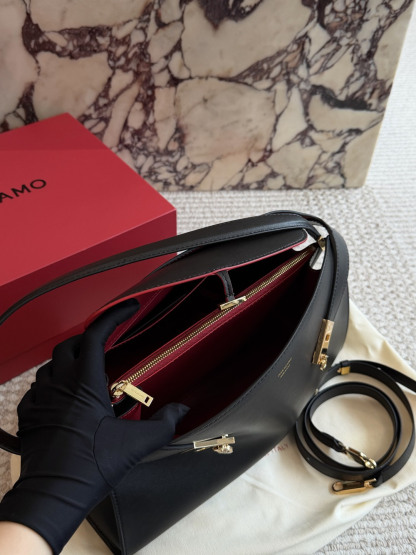 フェラガモ「Ferragamo」バッグ レディース おしゃれ ショルダーバッグ