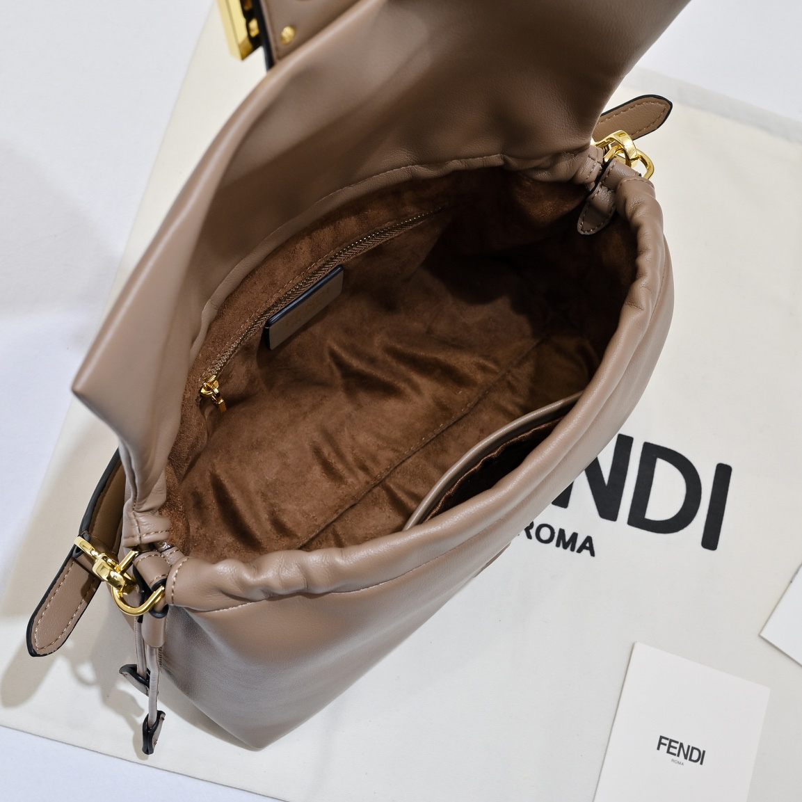 フェンディ「Fendi」バッグ ハンドバッグ