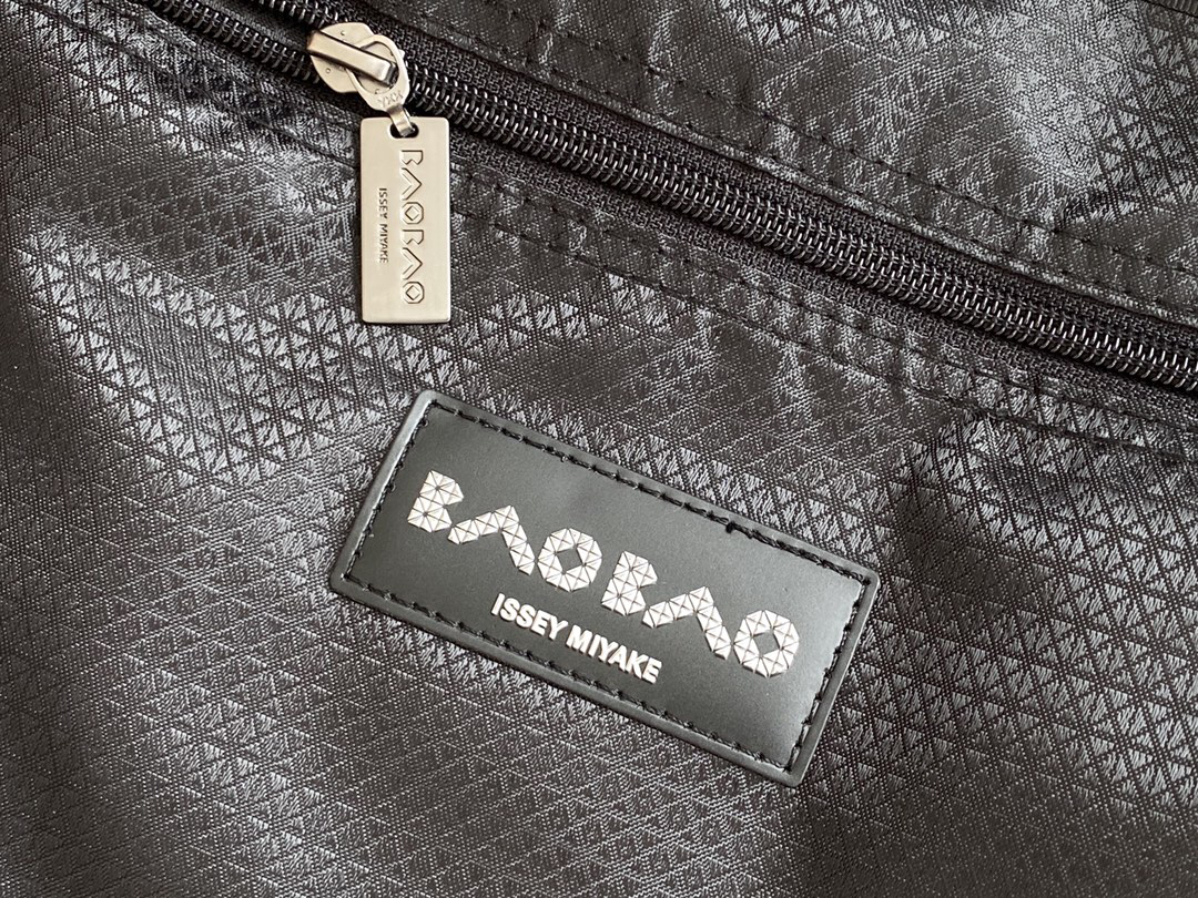 イッセイミヤケ「Issey Miyake」バッグ レディース おしゃれ ショルダーバッグ