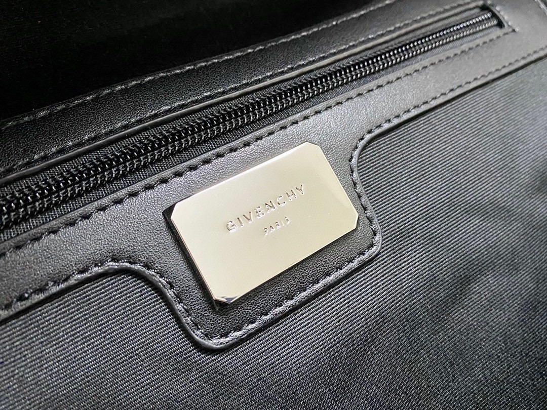 ジバンシィ「Givenchy」バッグ おしゃれなメンズリュックサック
