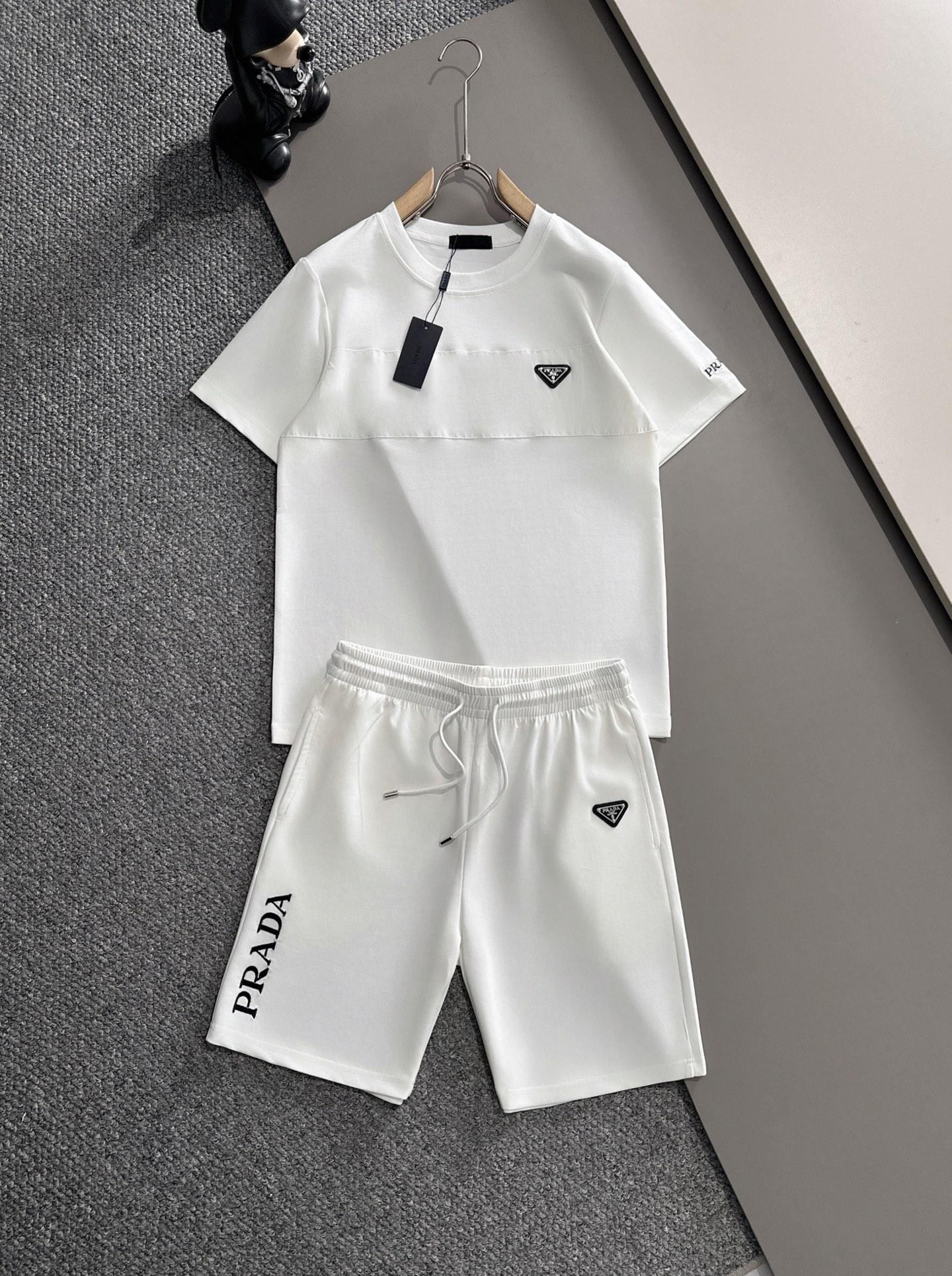 【PRADA】半袖T シャツショートパンツ セットアップ