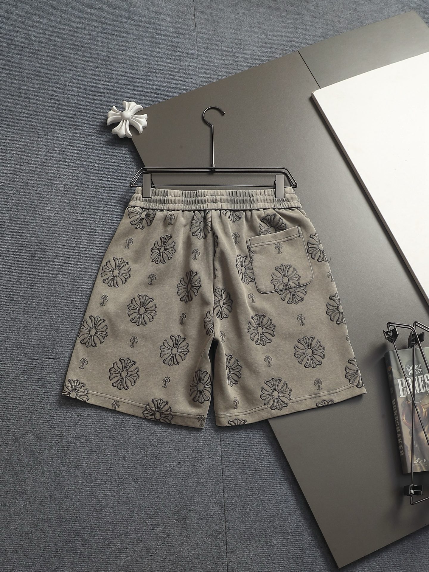 【CHROME HEARTS】ショートパンツ