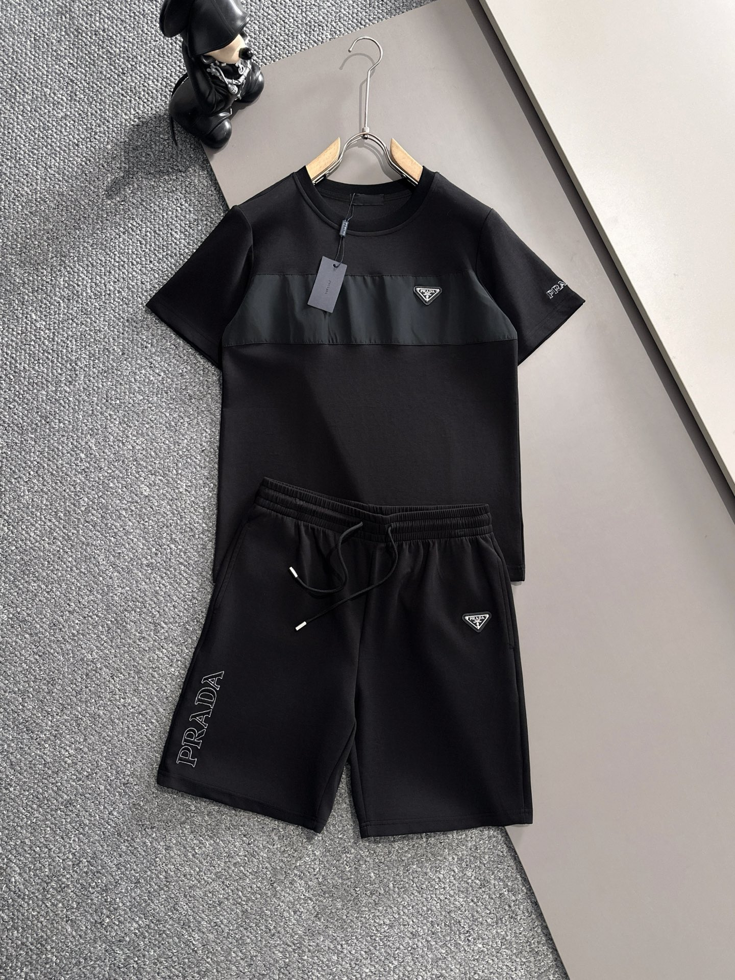 【PRADA】半袖T シャツショートパンツ セットアップ