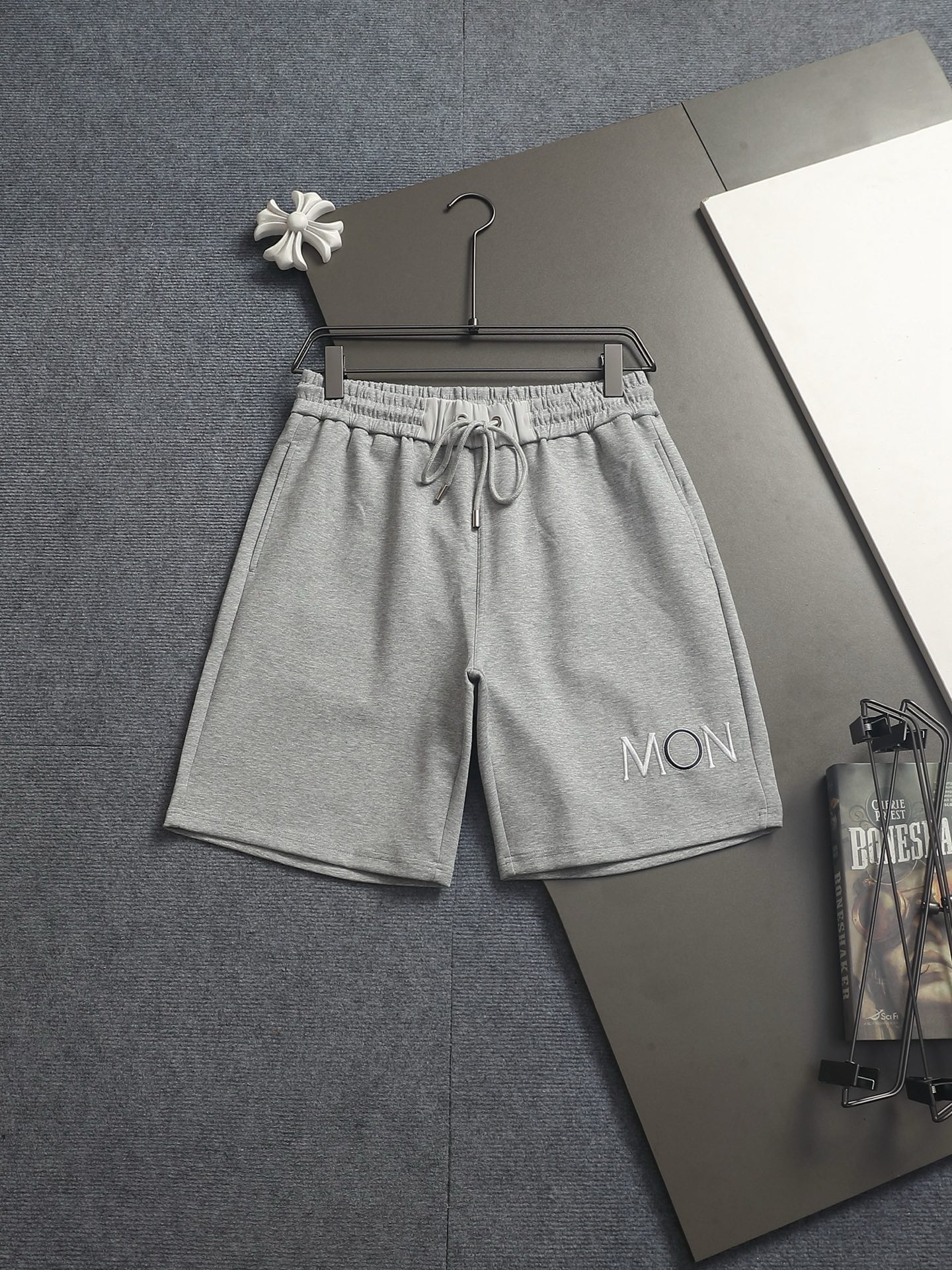 【MONCLER】ショートパンツ