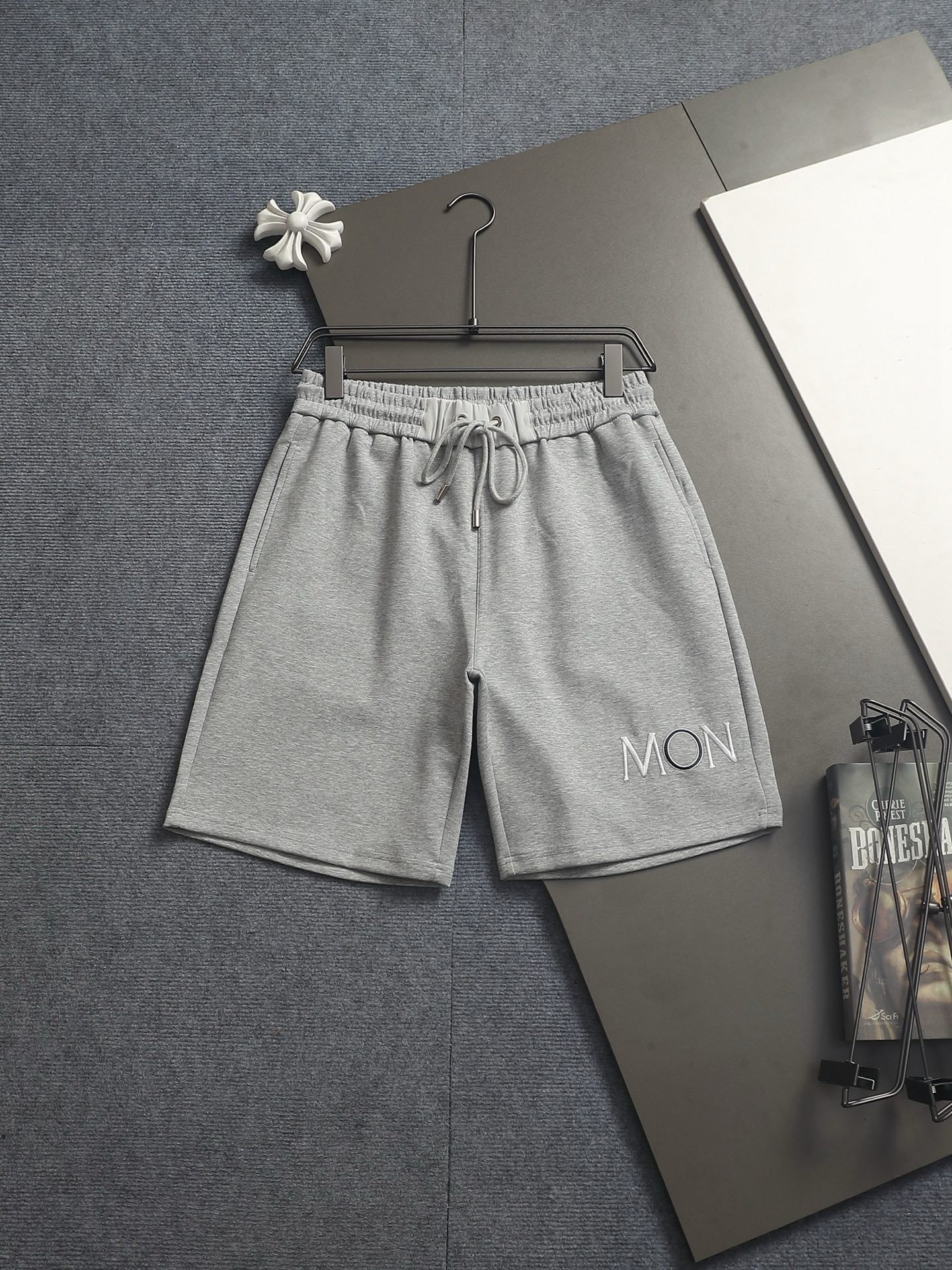 【MONCLER】ショートパンツ