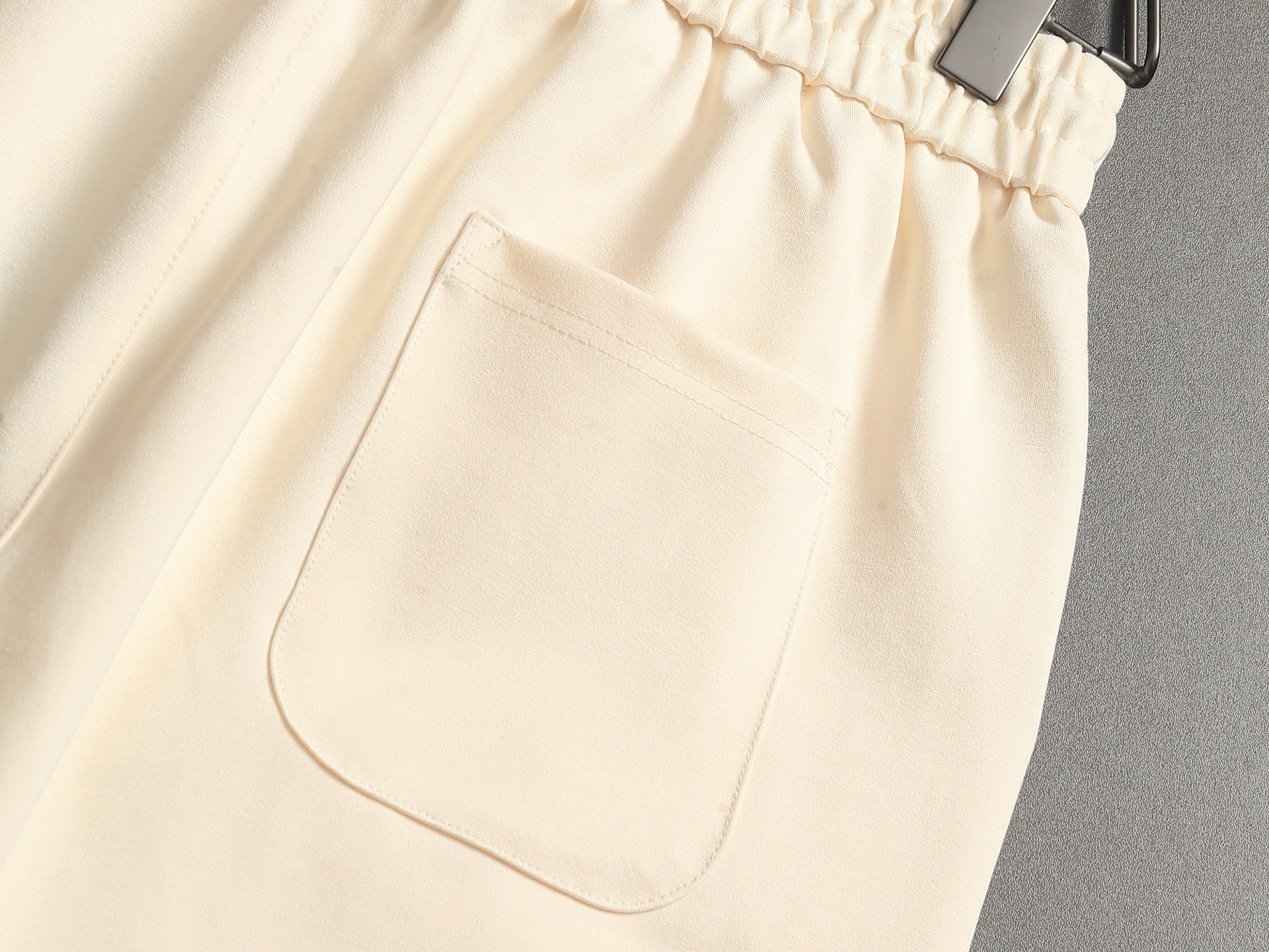 【BURBERRY】ショートパンツ