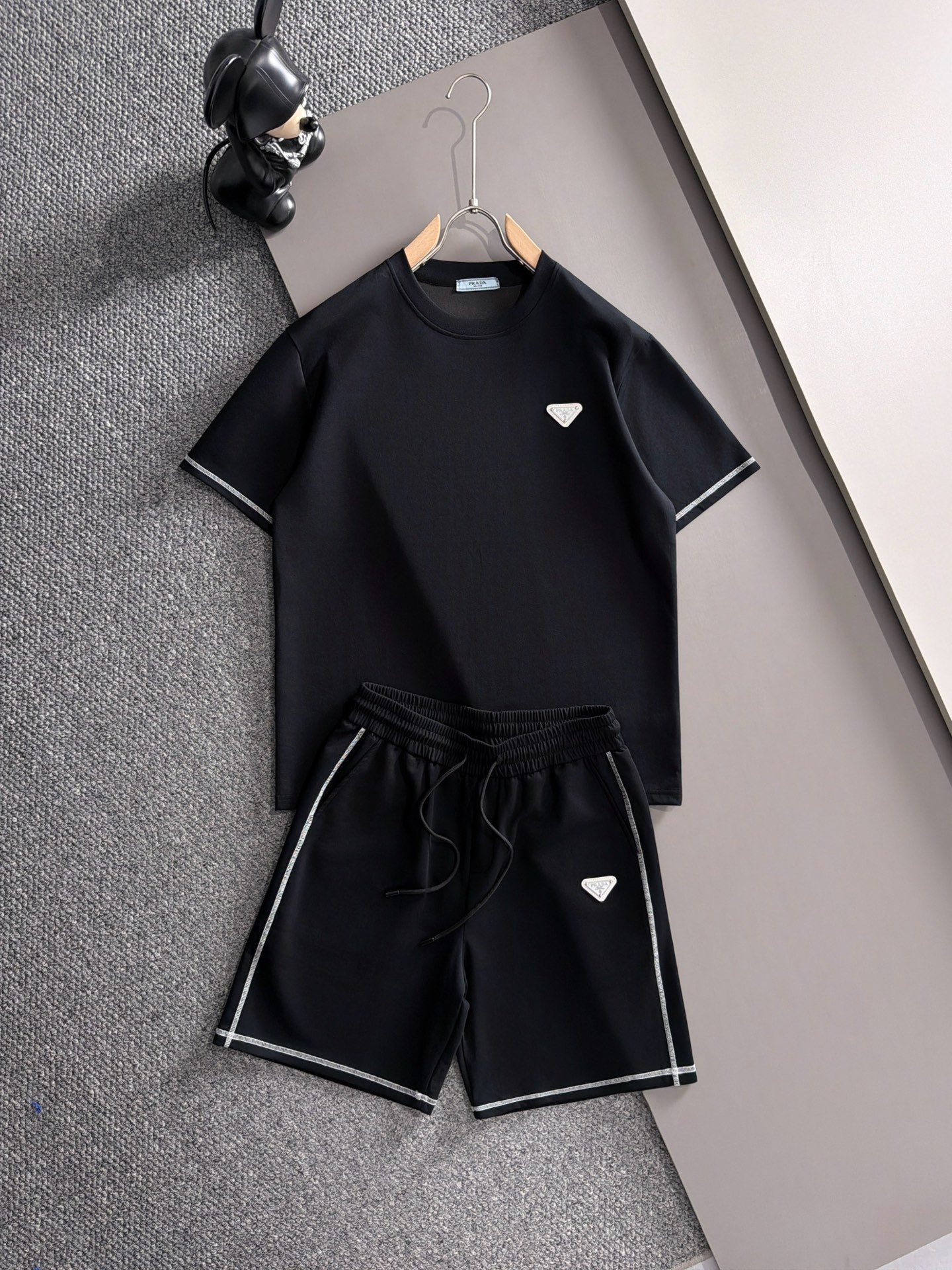 【PRADA】半袖T シャツショートパンツ セットアップ