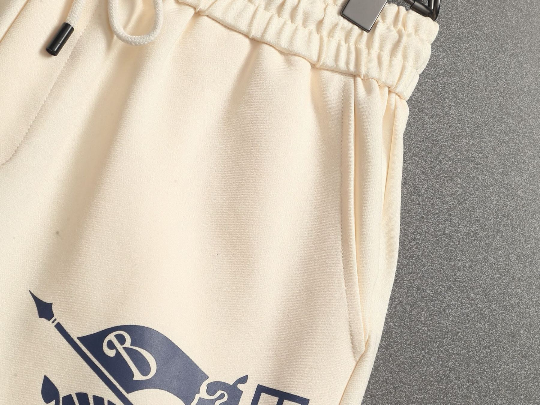 【BURBERRY】ショートパンツ