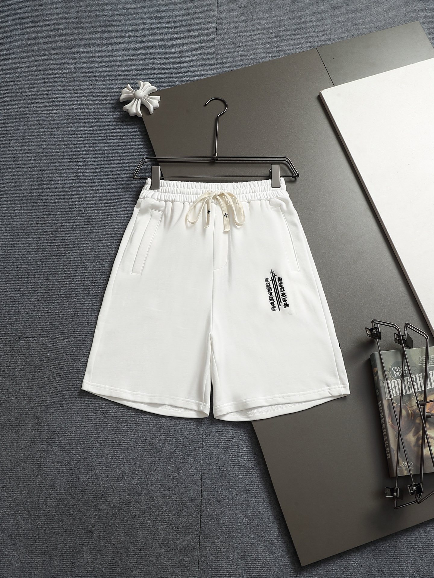 【CHROME HEARTS】ショートパンツ