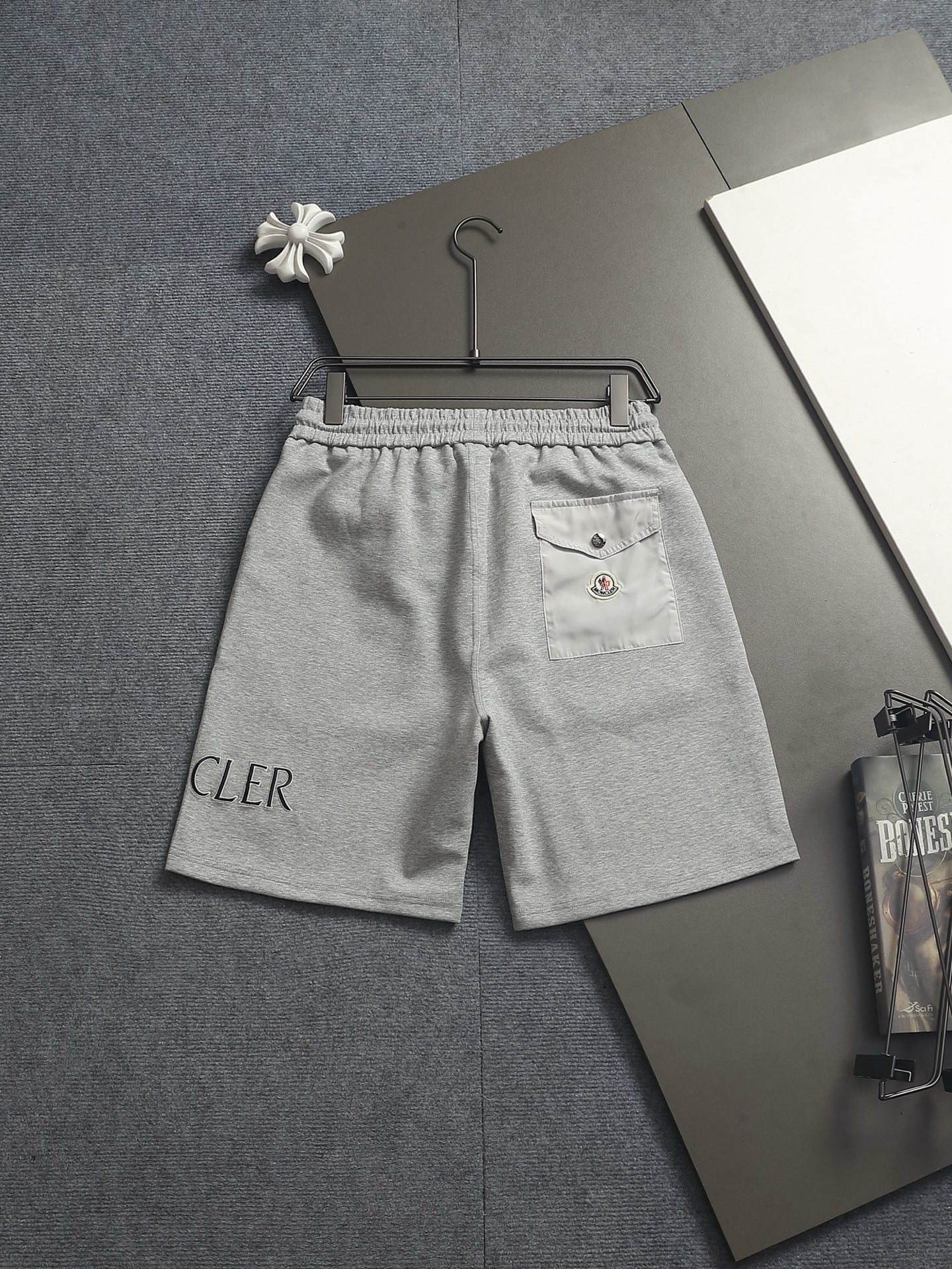 【MONCLER】ショートパンツ