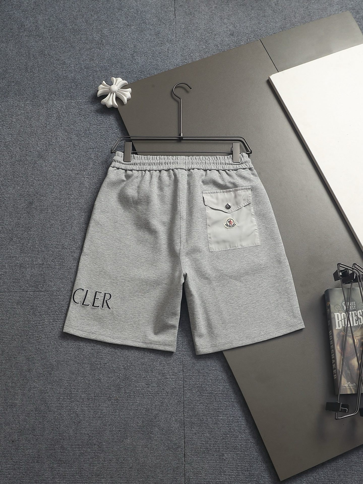 【MONCLER】ショートパンツ