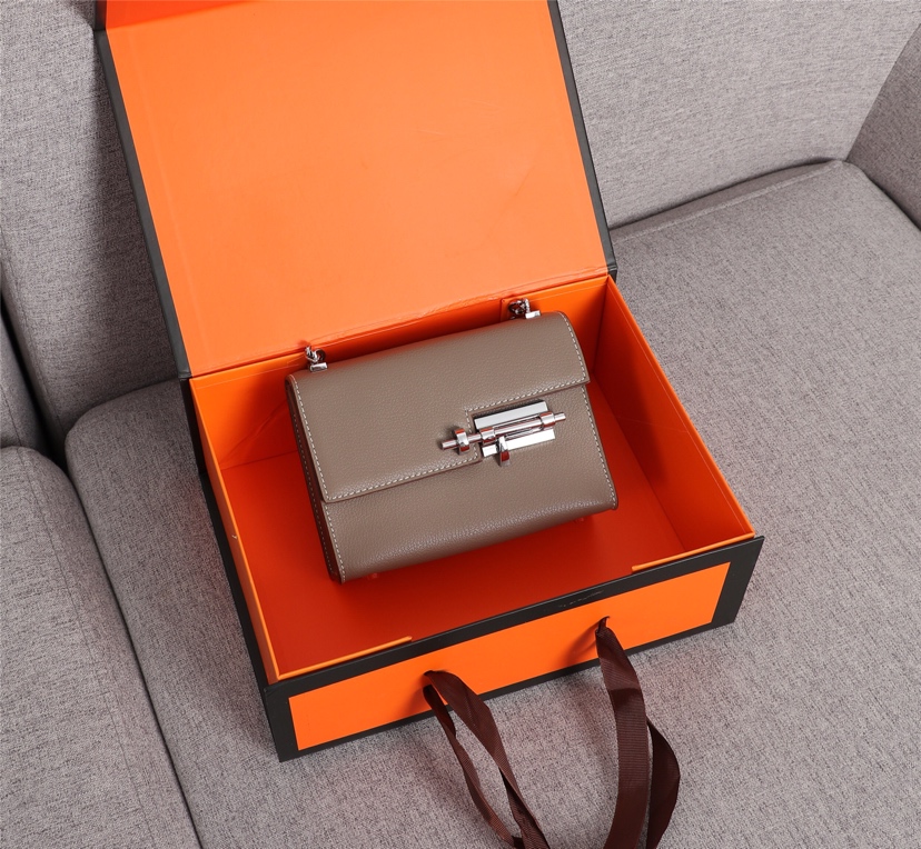 HERMES☆バッグ《ヴェルー》チェーン ミニ ポシェット カーフ