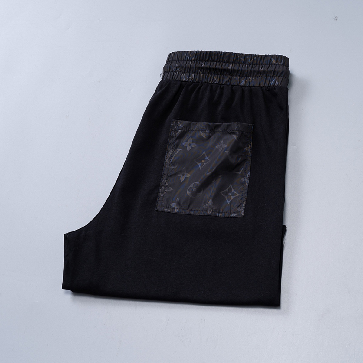 【LOUIS VUITTON】ショートパンツ