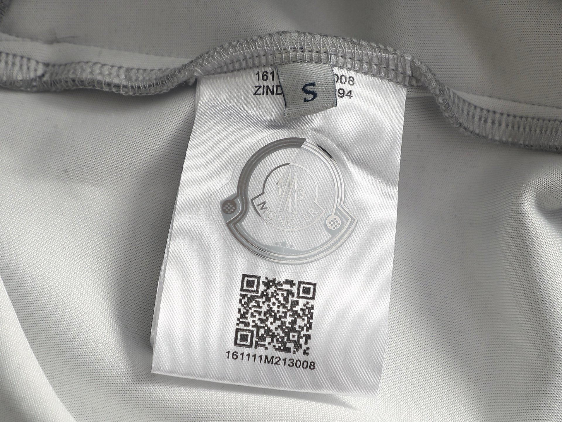 【MONCLER】ショートパンツ