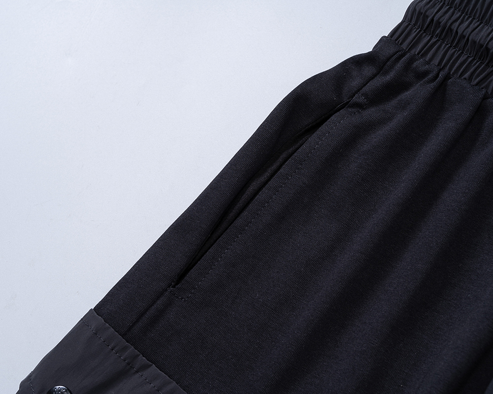 【MONCLER】ショートパンツ