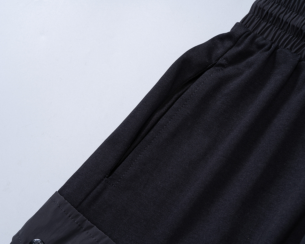 【MONCLER】ショートパンツ