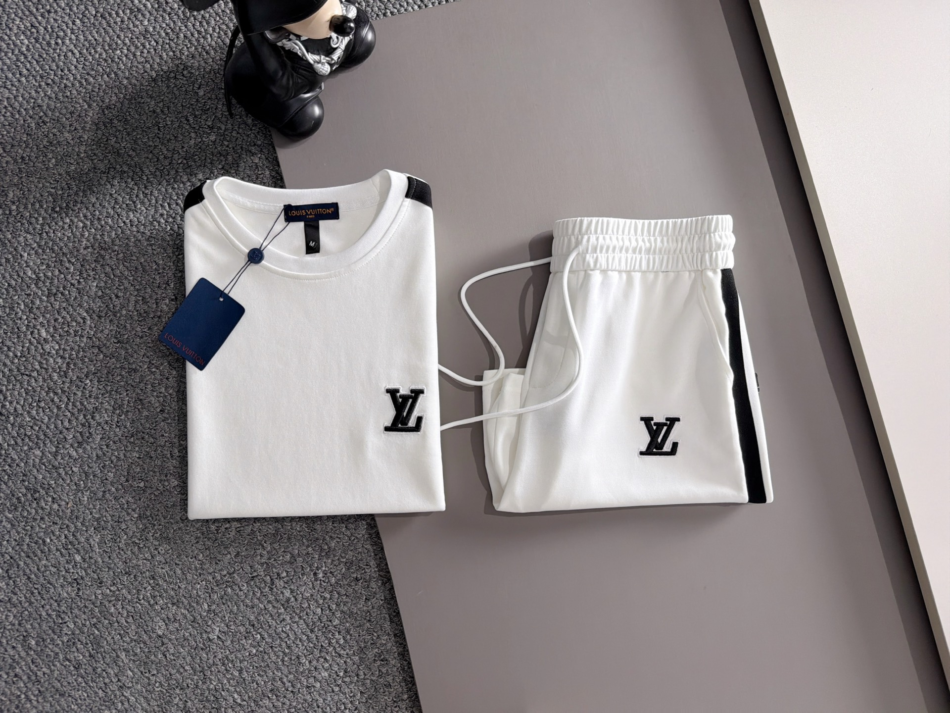 【LOUIS VUITTON】半袖T シャツショートパンツ セットアップ