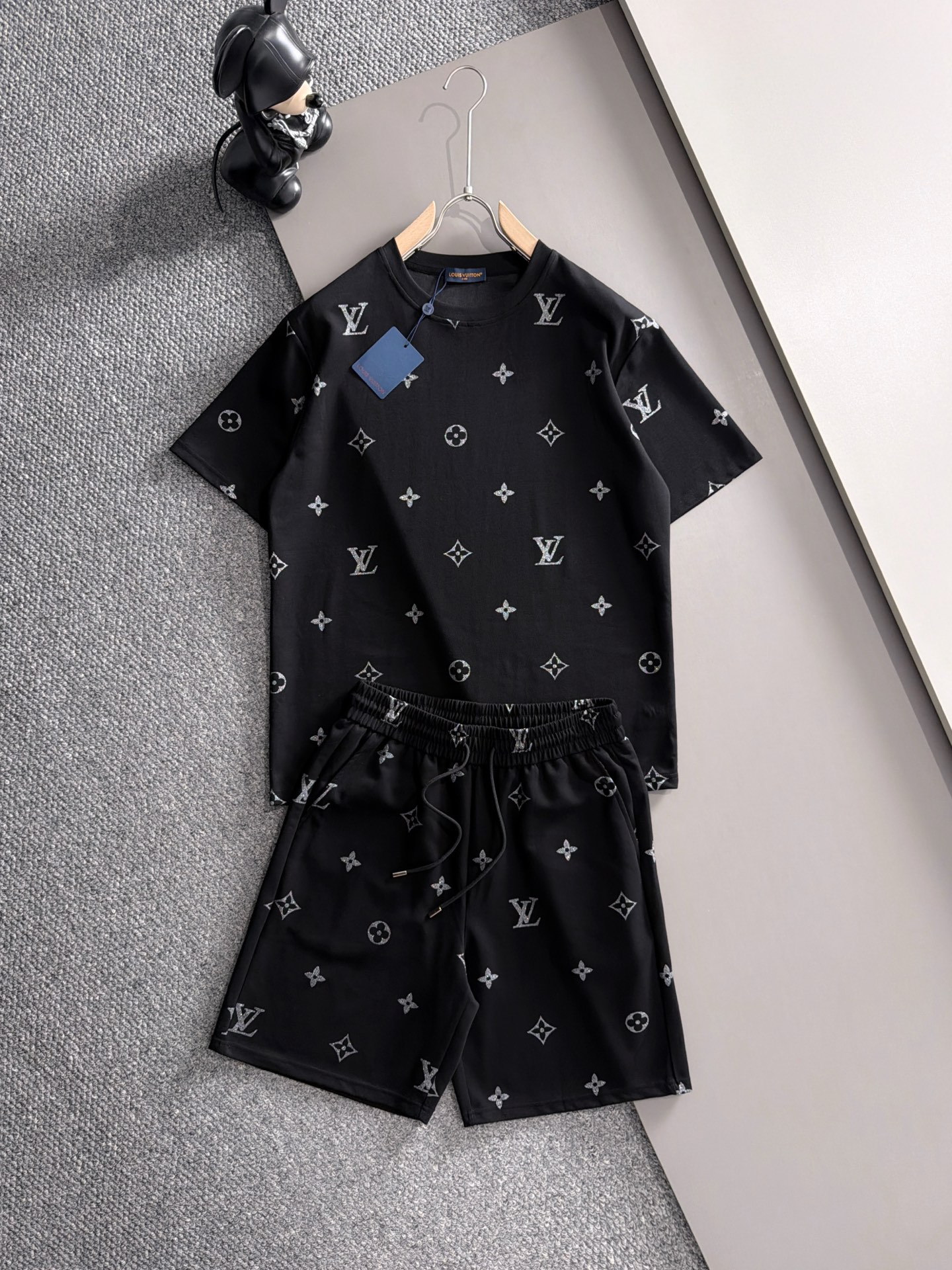 【LOUIS VUITTON】半袖T シャツショートパンツ セットアップ
