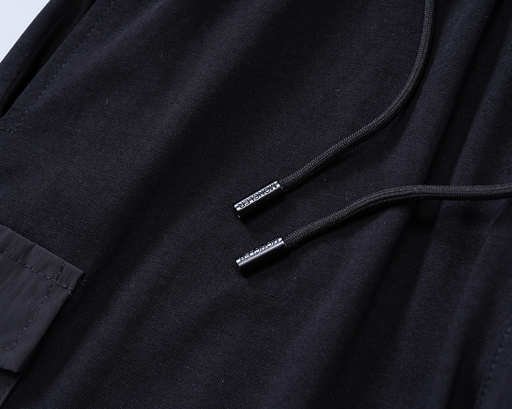 【MONCLER】ショートパンツ