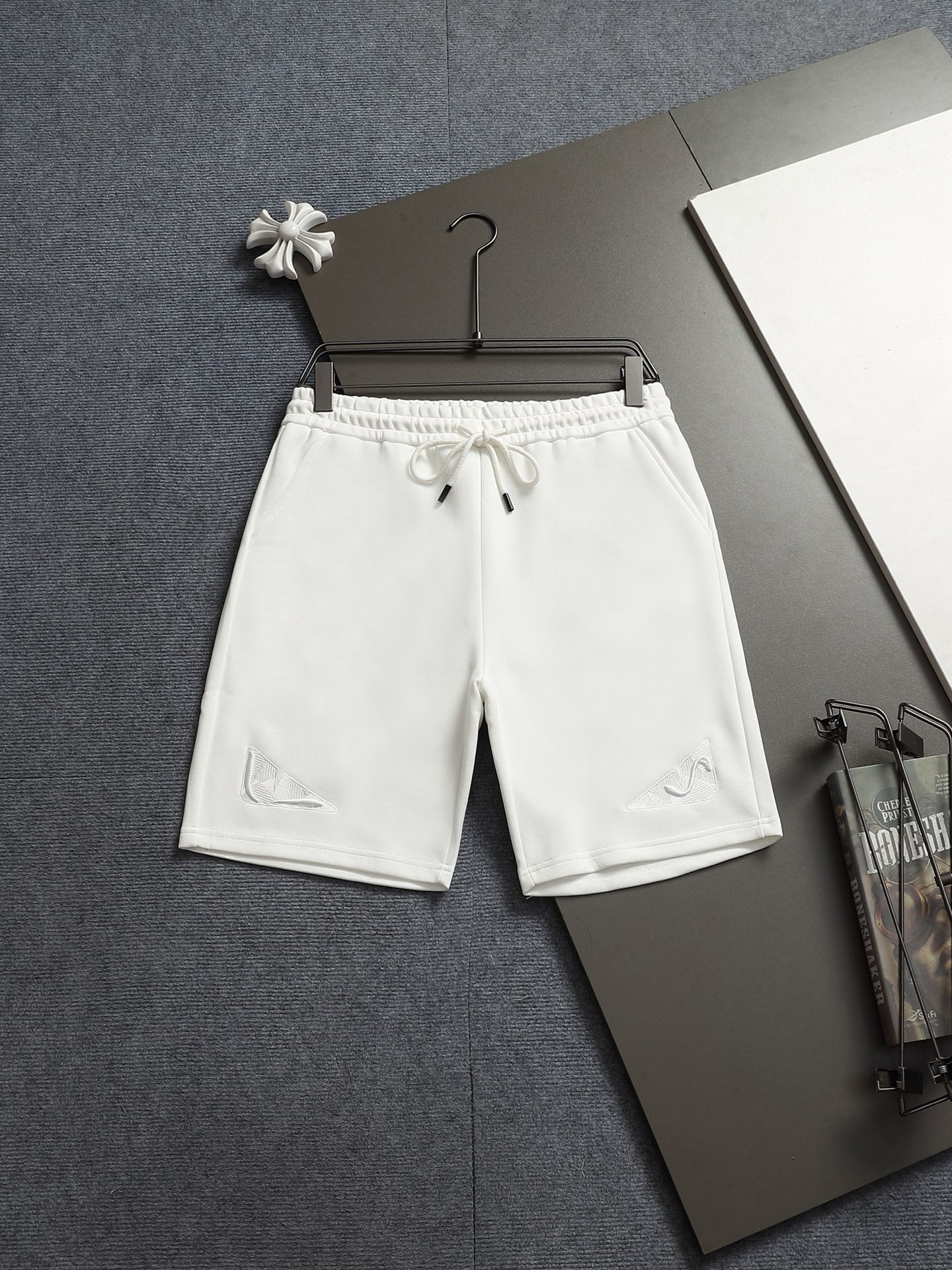 【FENDI】ショートパンツ
