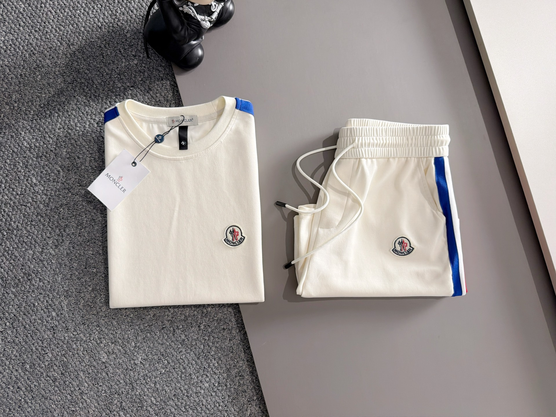 【MONCLER】半袖T シャツショートパンツ セットアップ