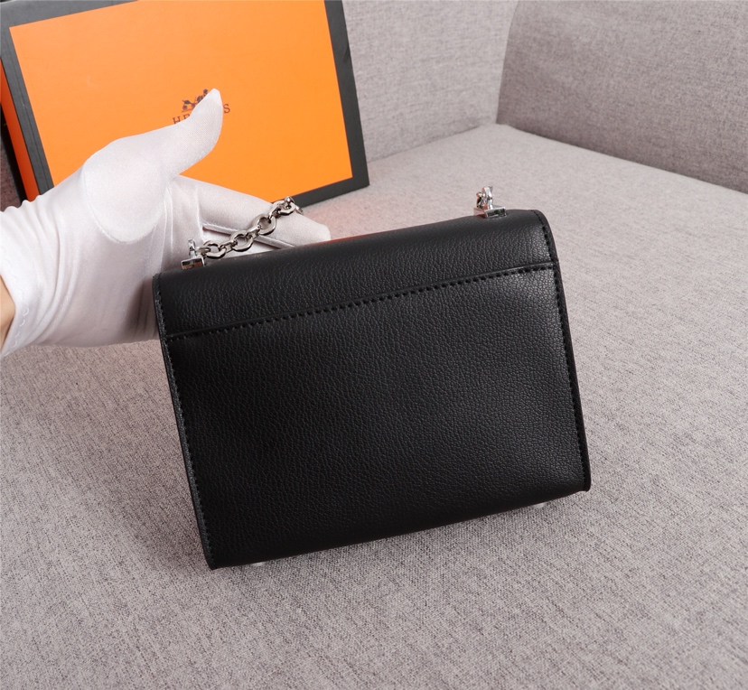 HERMES☆バッグ《ヴェルー》チェーン ミニ ポシェット カーフ 黒