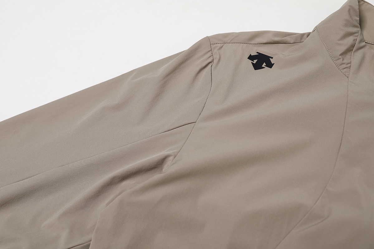 【DESCENTE】Lightweight UV カットパーカー