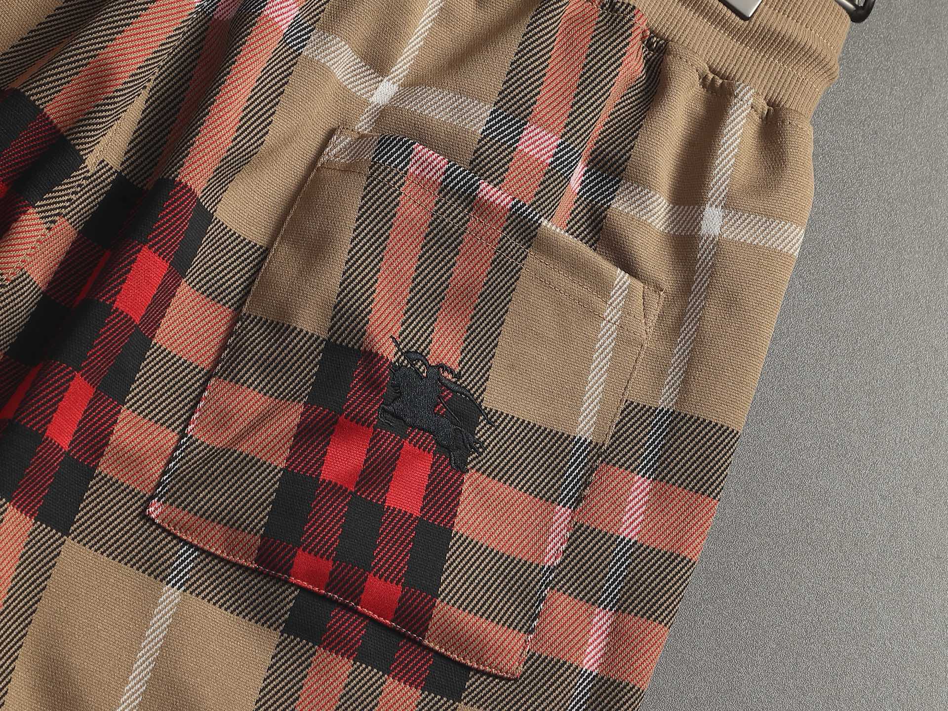 【BURBERRY】ショートパンツ