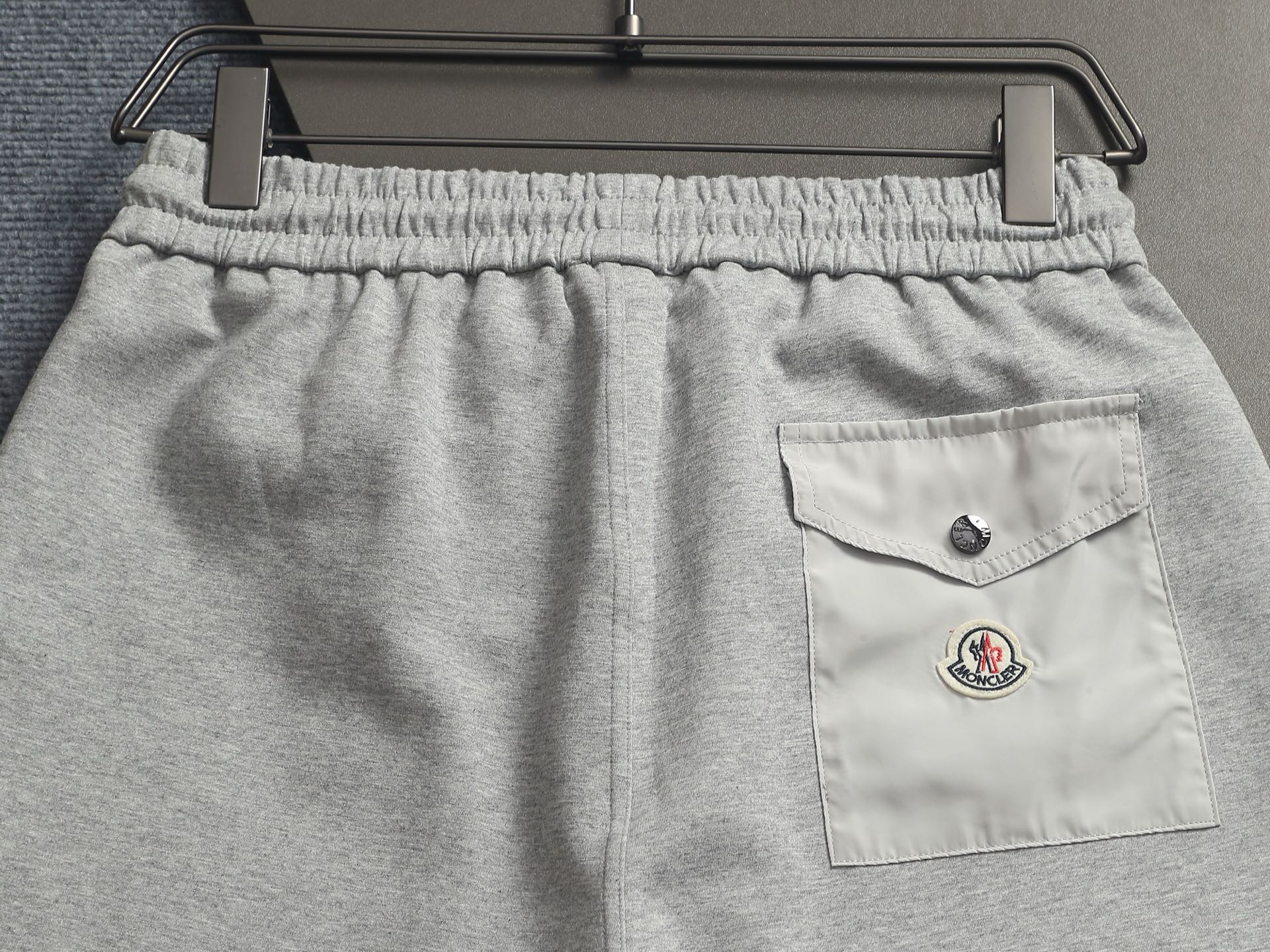 【MONCLER】ショートパンツ