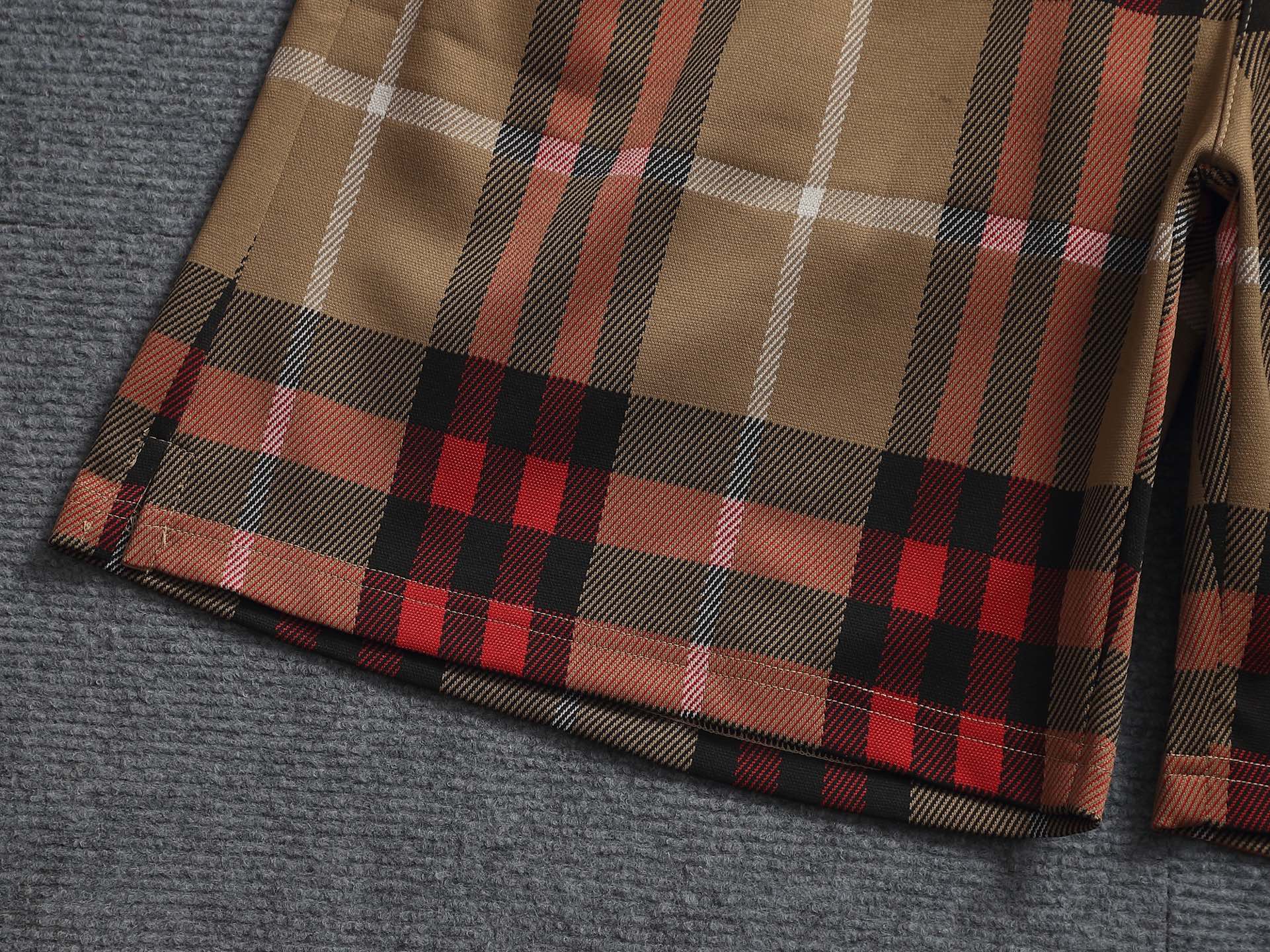 【BURBERRY】ショートパンツ