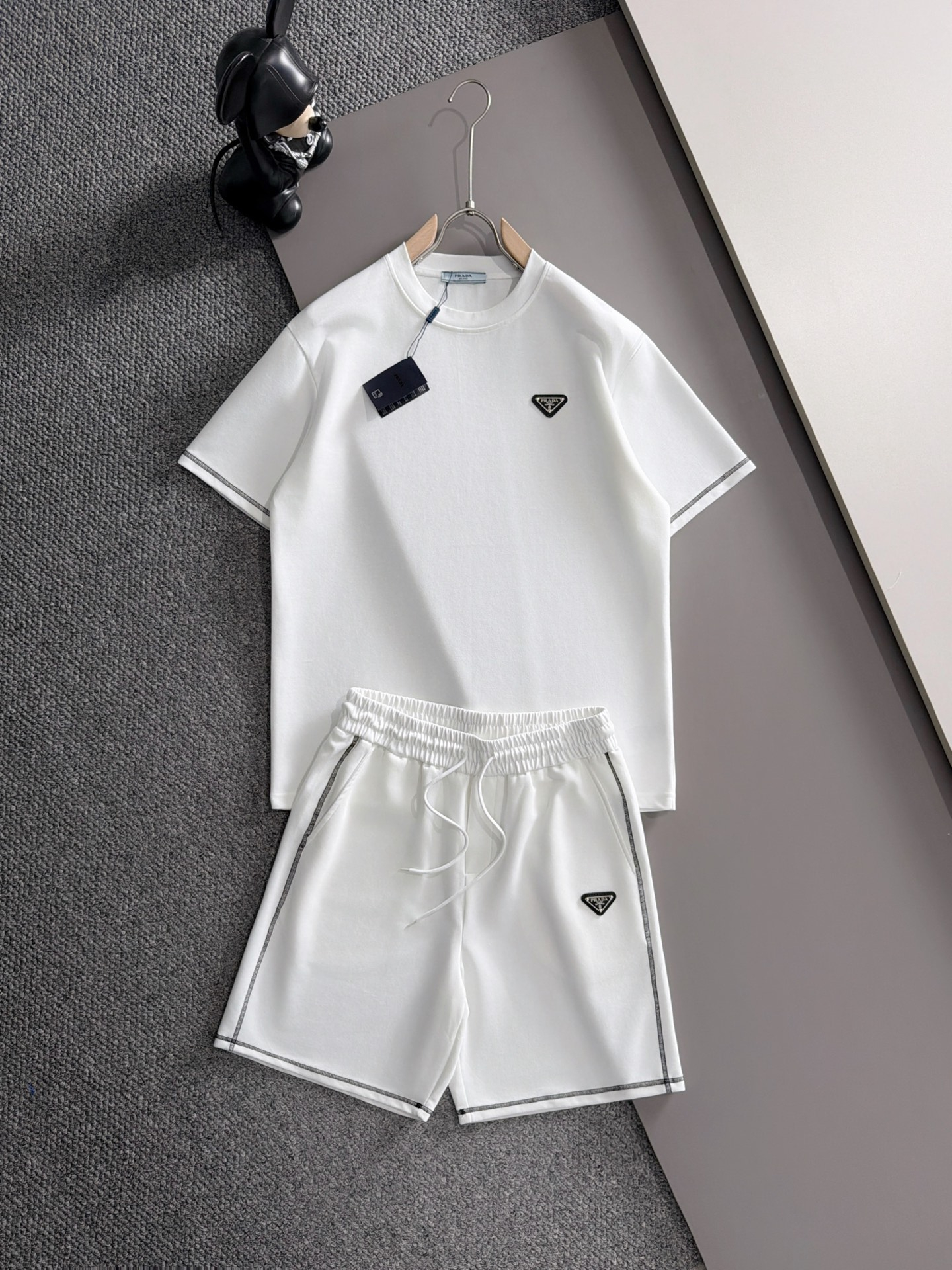 【PRADA】半袖T シャツショートパンツ セットアップ