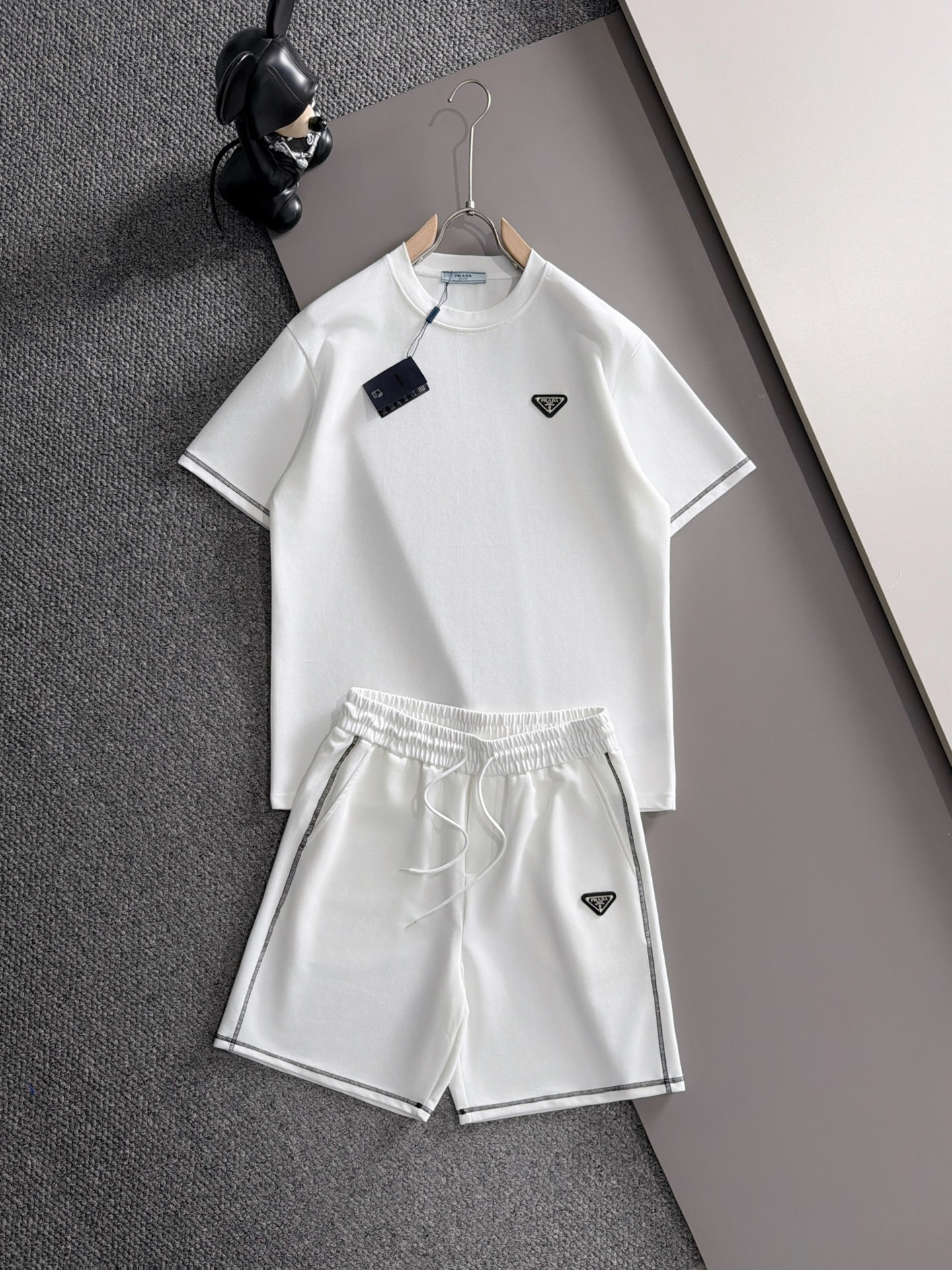 【PRADA】半袖T シャツショートパンツ セットアップ
