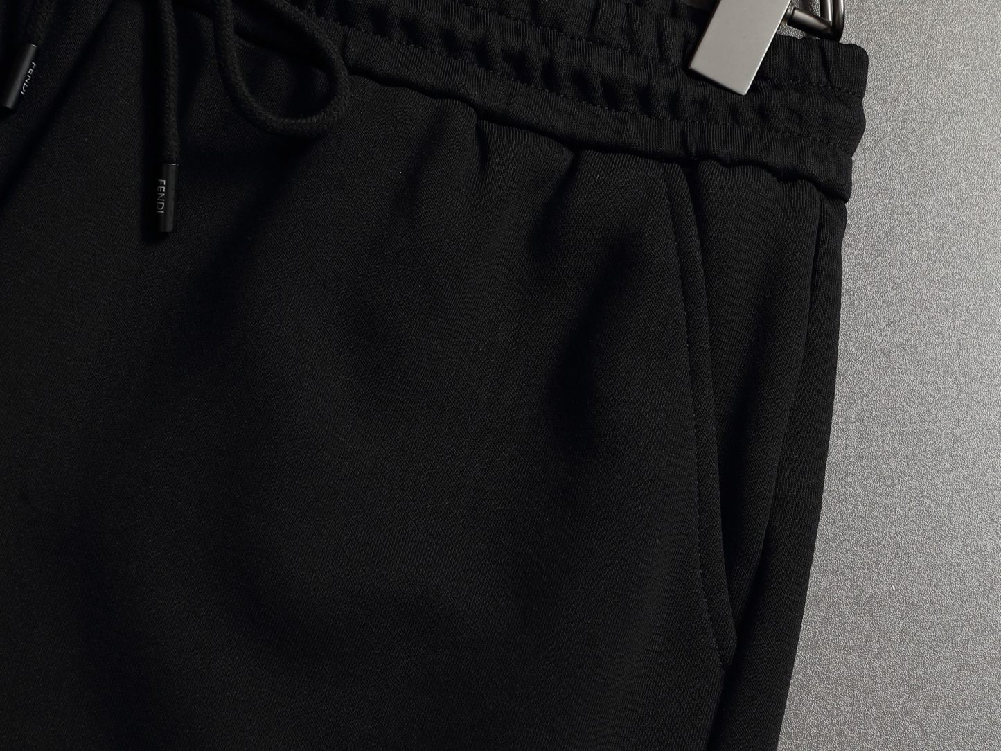 【FENDI】ショートパンツ